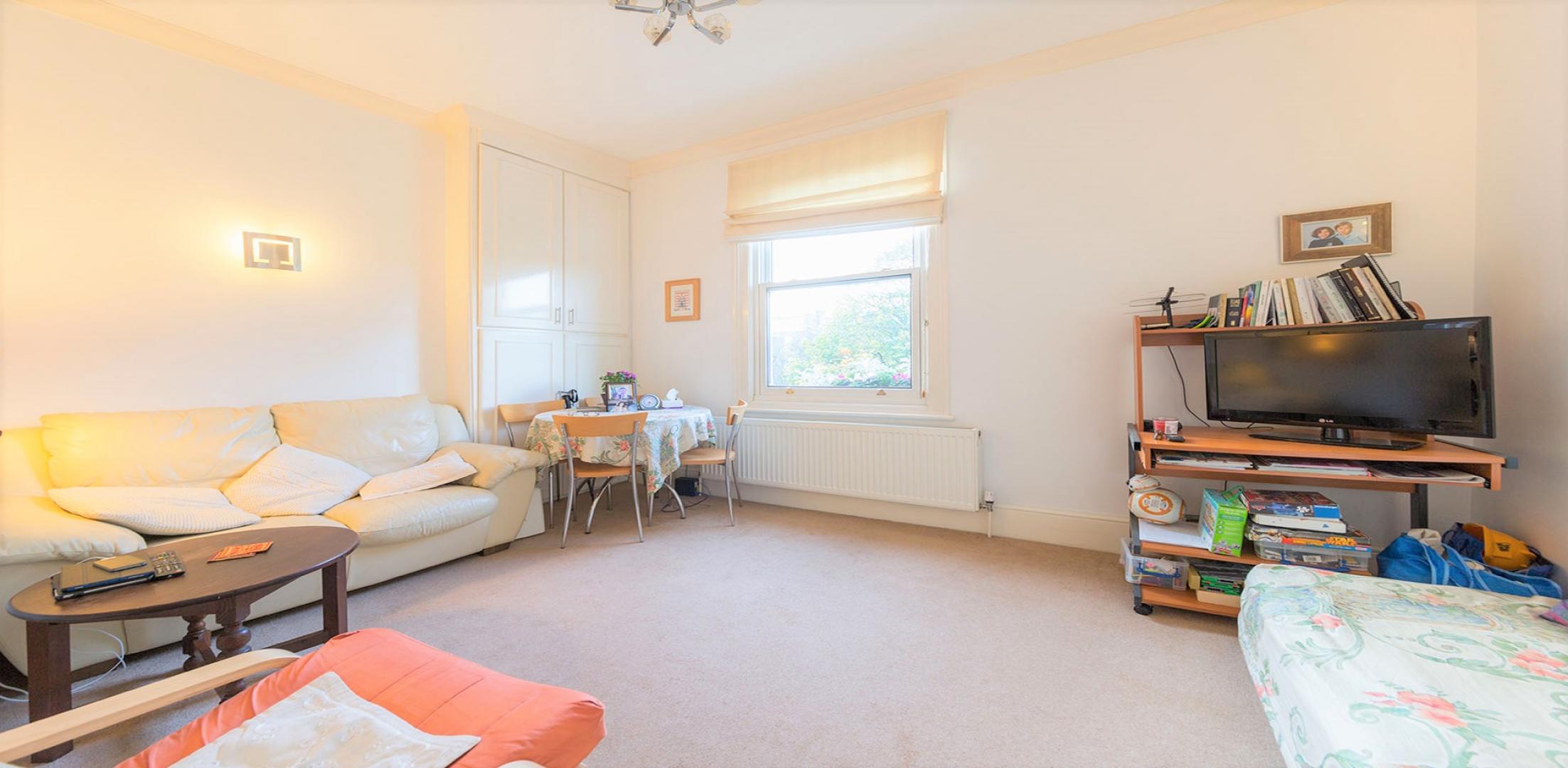 			WATER RATES INCLUDED, 1 Bedroom, 1 bath, 1 reception Flat			 Parliament Hill,  HAMPSTEAD HEATH / BELSIZE PARK